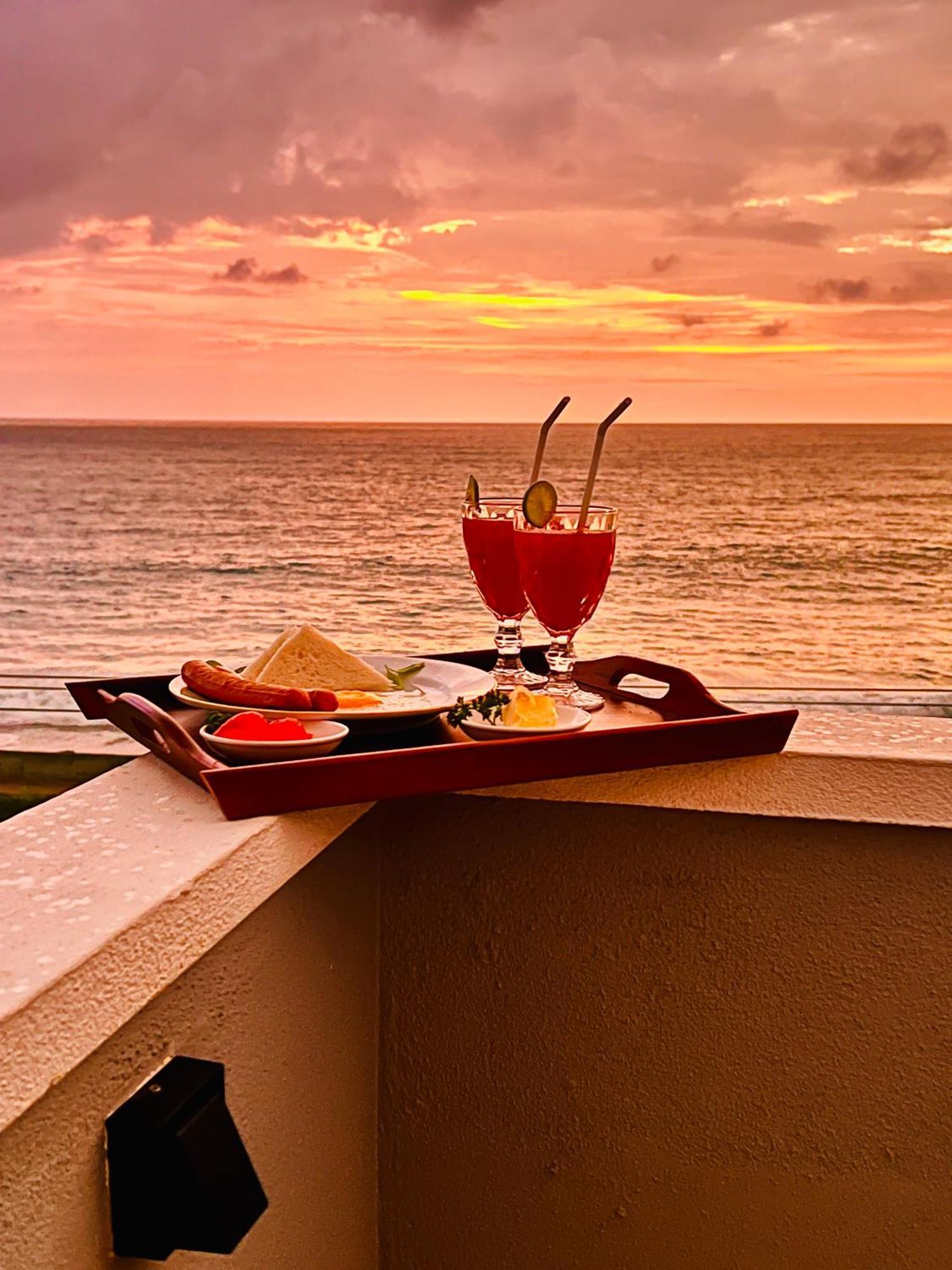 Ocean Front Villa Hikkaduwa Exterior foto
